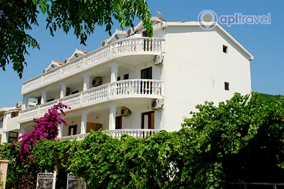 Villa More