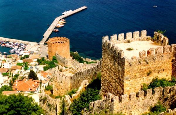 Преимущества горящих туров в Аланью в Турцию